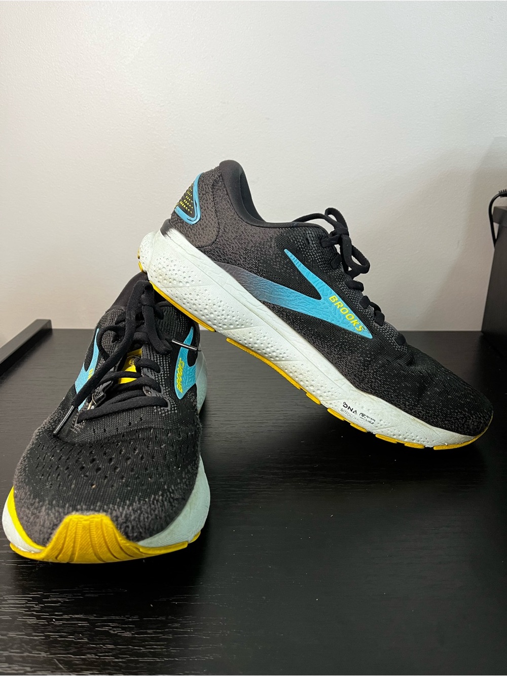 Brooks Ghost 16 Running Shoes Black/Blue/ Yellow Road Running Sneakers Size 10 W
